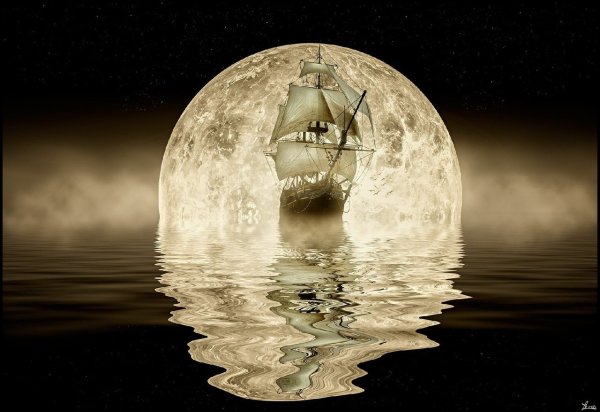Корабль на фоне Луны