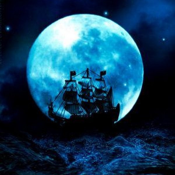 Пиратский корабль и Луна