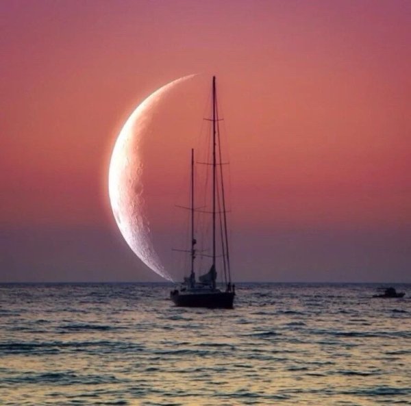 Море Луна корабль