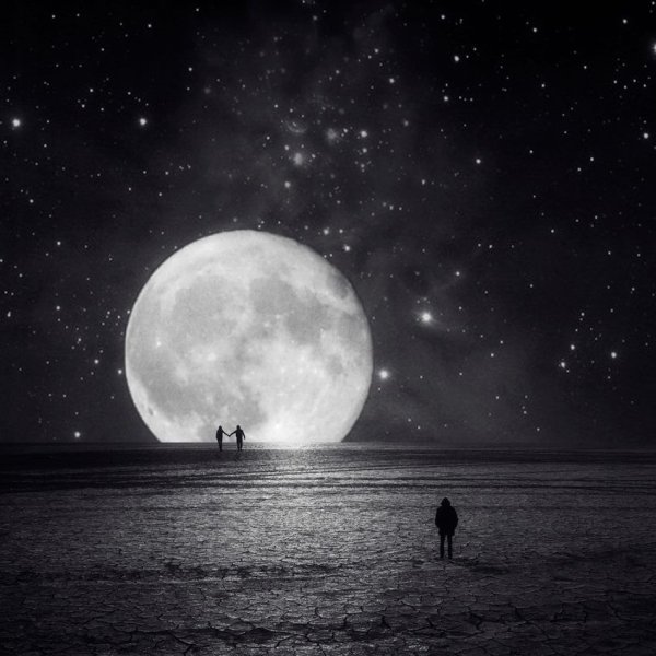 Огромная Луна