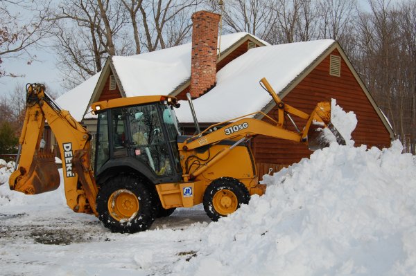 Экскаватор погрузчик JCB уборка снега