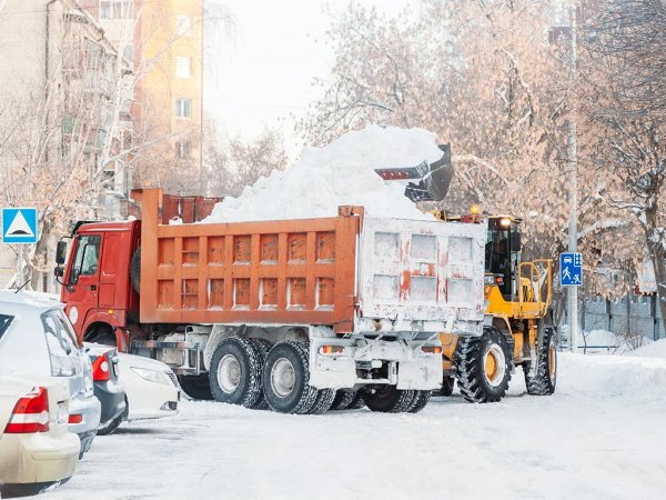 Уборка снега самосвал