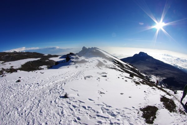 Снег в горах Килиманджаро