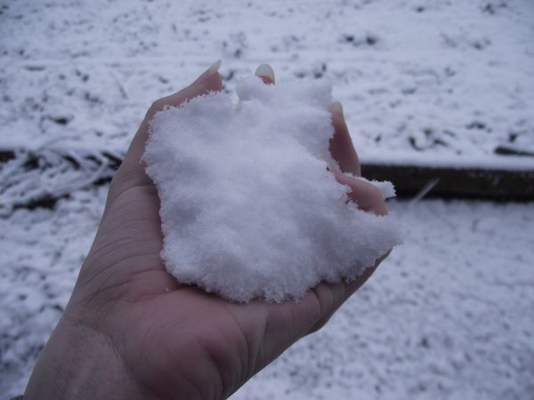 Кусок снега