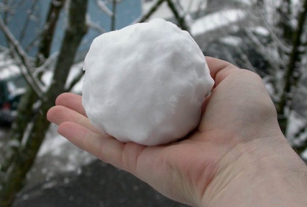 Комок снега