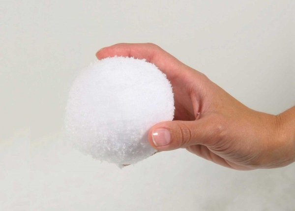 Искусственные снежки