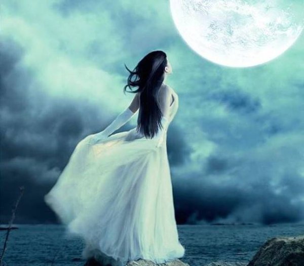 Девочка под луной