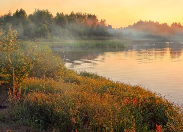 Осенний вечер на озере
