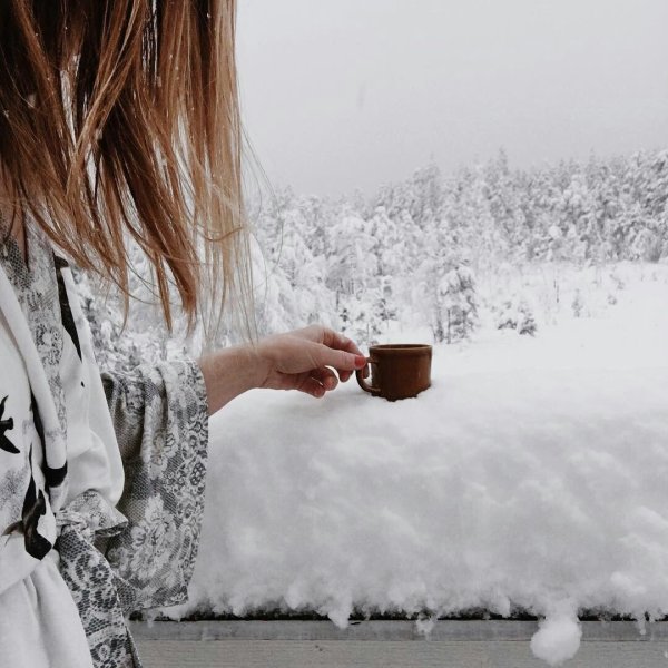 Девушка кофе зима