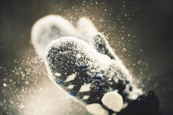 Варежки в снегу