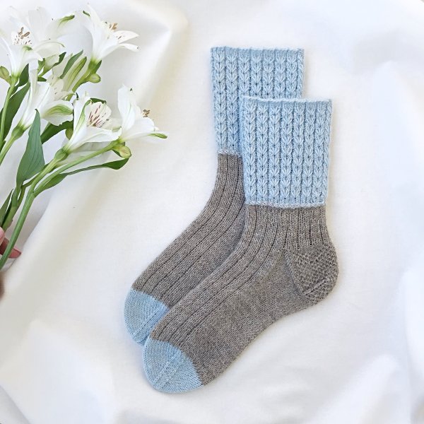 Носки спицами Петит Флер