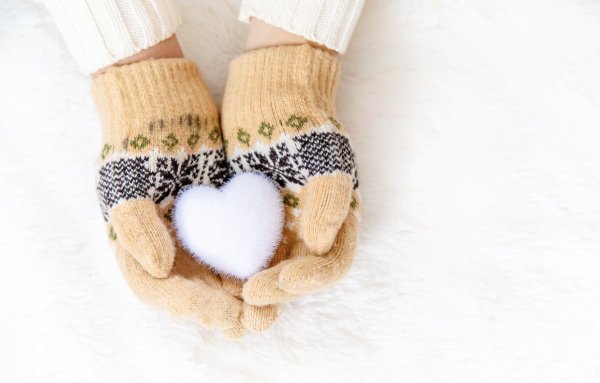 Варежки в снегу