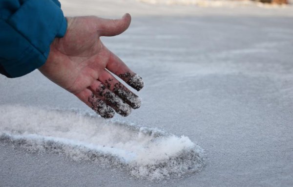 Черный снег