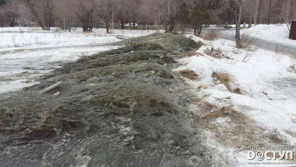 Загрязненный снег