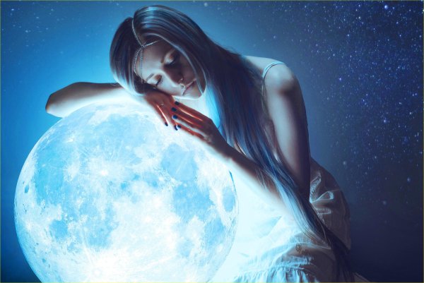 Полная Луна девушка