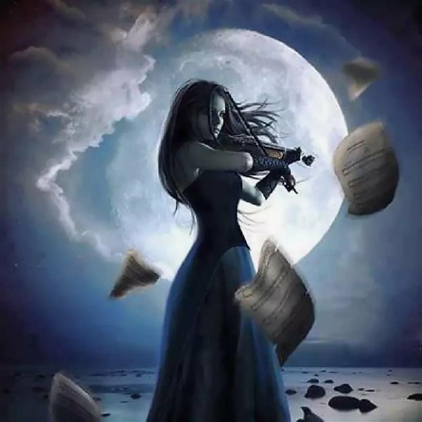 Ведьма при Луне