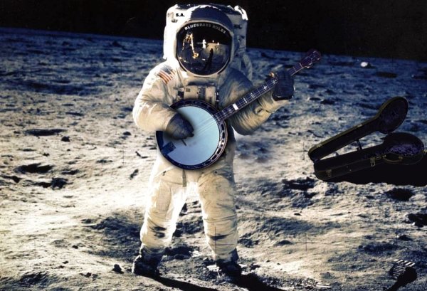 Скафандр в космосе