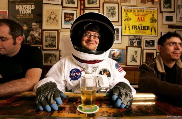 Космонавт с пивом