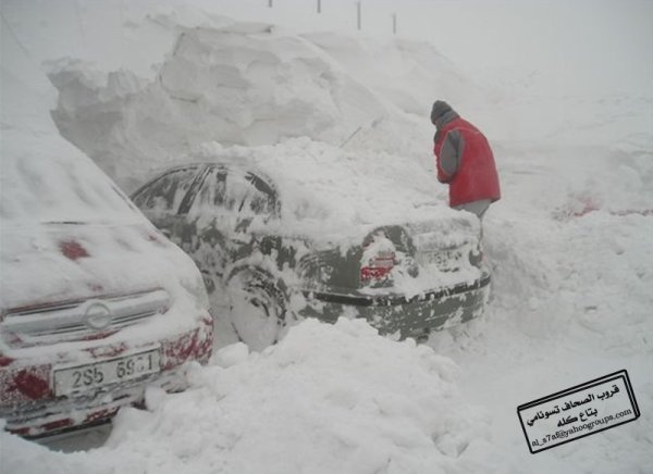 Откапывание машины из под снега