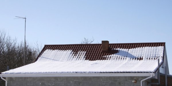 Кровля крыши зимой