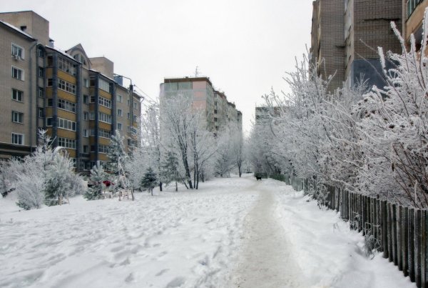Заснеженные дворы России