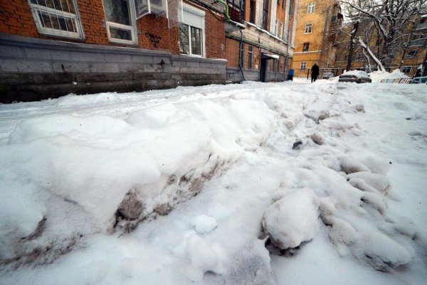 Сугробы в городе