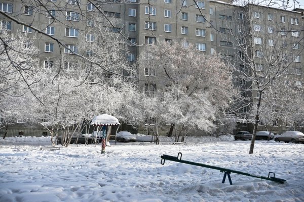 Заснеженный двор