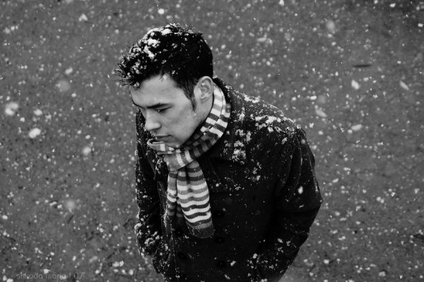 Парень в снегу