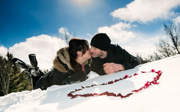 Парень в снегу