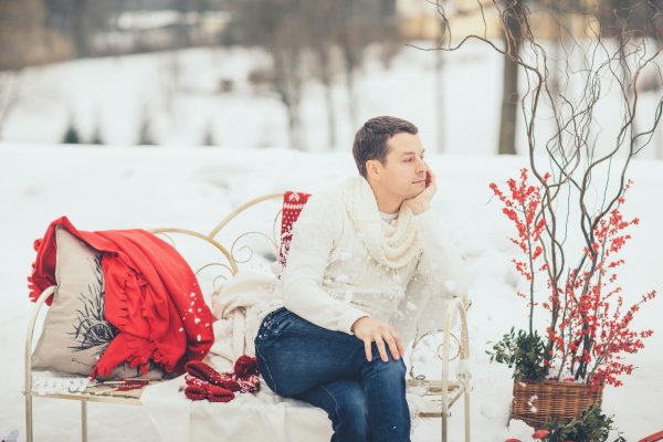 Мужская фотосессия на улице зимой