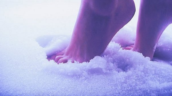 Красивые ноги в снегу