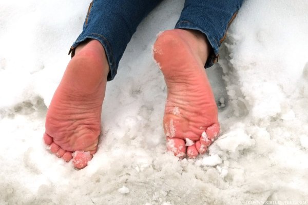 Chilly feet Anna