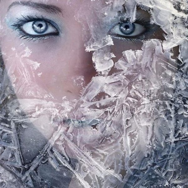 Девушка в инее