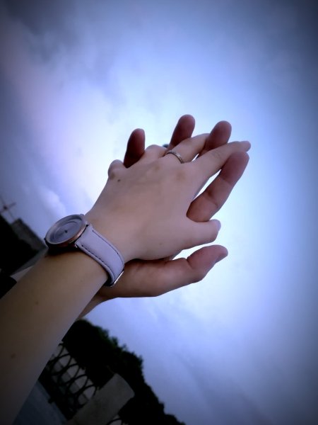 Руки влюбленных