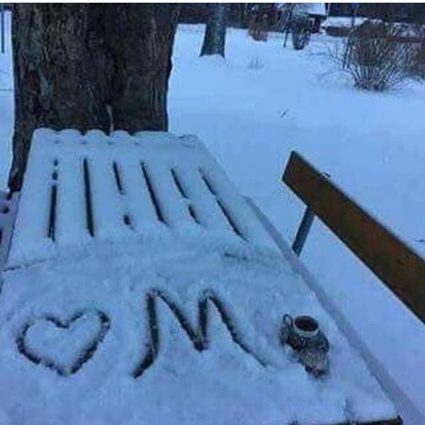 Буква д на снегу