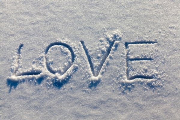 На снегу написано Никита