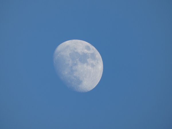 Луна на небе