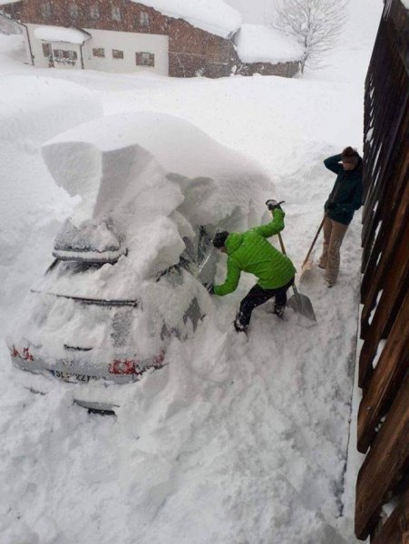 Много снега