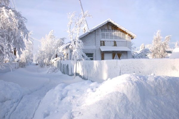 Снег и лед в деревне