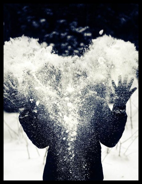 Парень в снегу