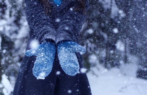 Зима рукавички со снегом