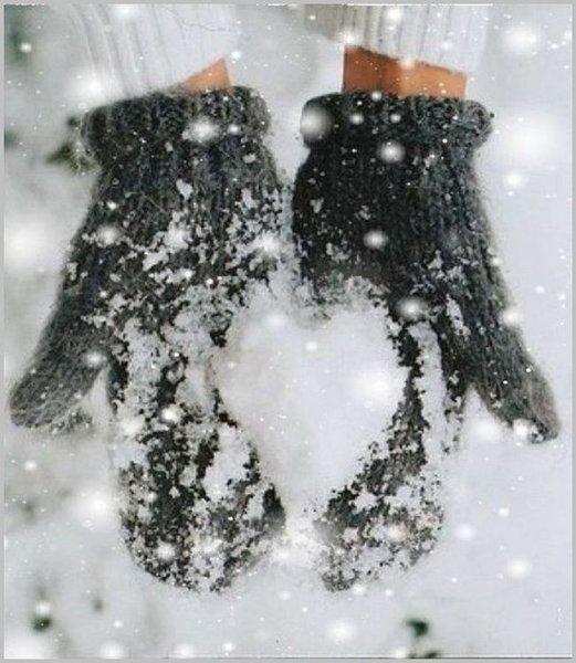 Рукавички на снегу