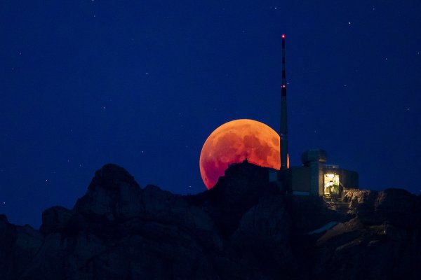 Восход кровавой Луны (Blood Moon Rising) '2009