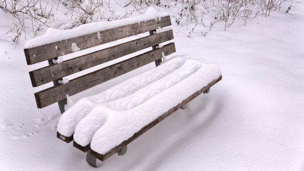 Скамейка зимой