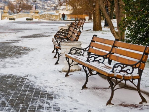 Скамейка зимой