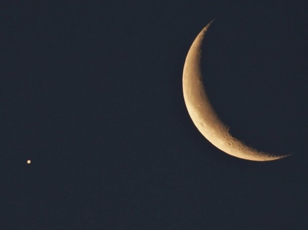 Полумесяц на небе