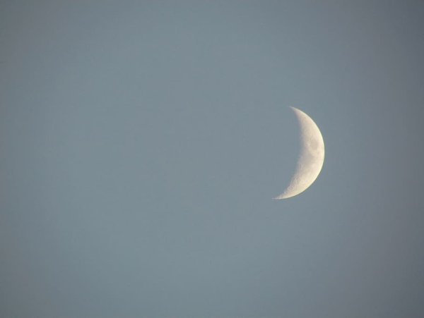 Полумесяц Луна на небе