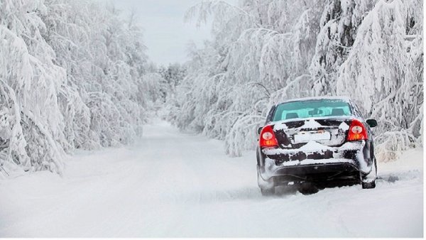 Автомобиль в снегопад