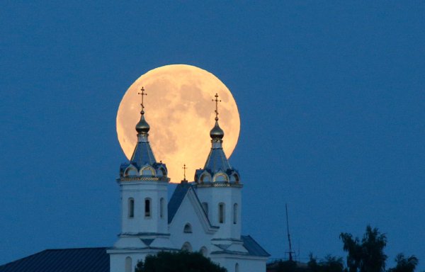 Полнолуние над Церковью