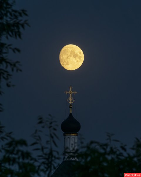 Церковь на Луне